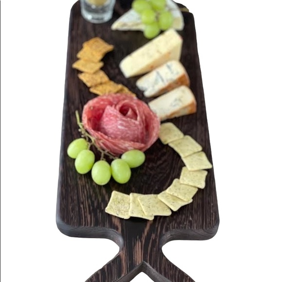 Hearth shape handle charcuterie board. - Picture 4 of 7